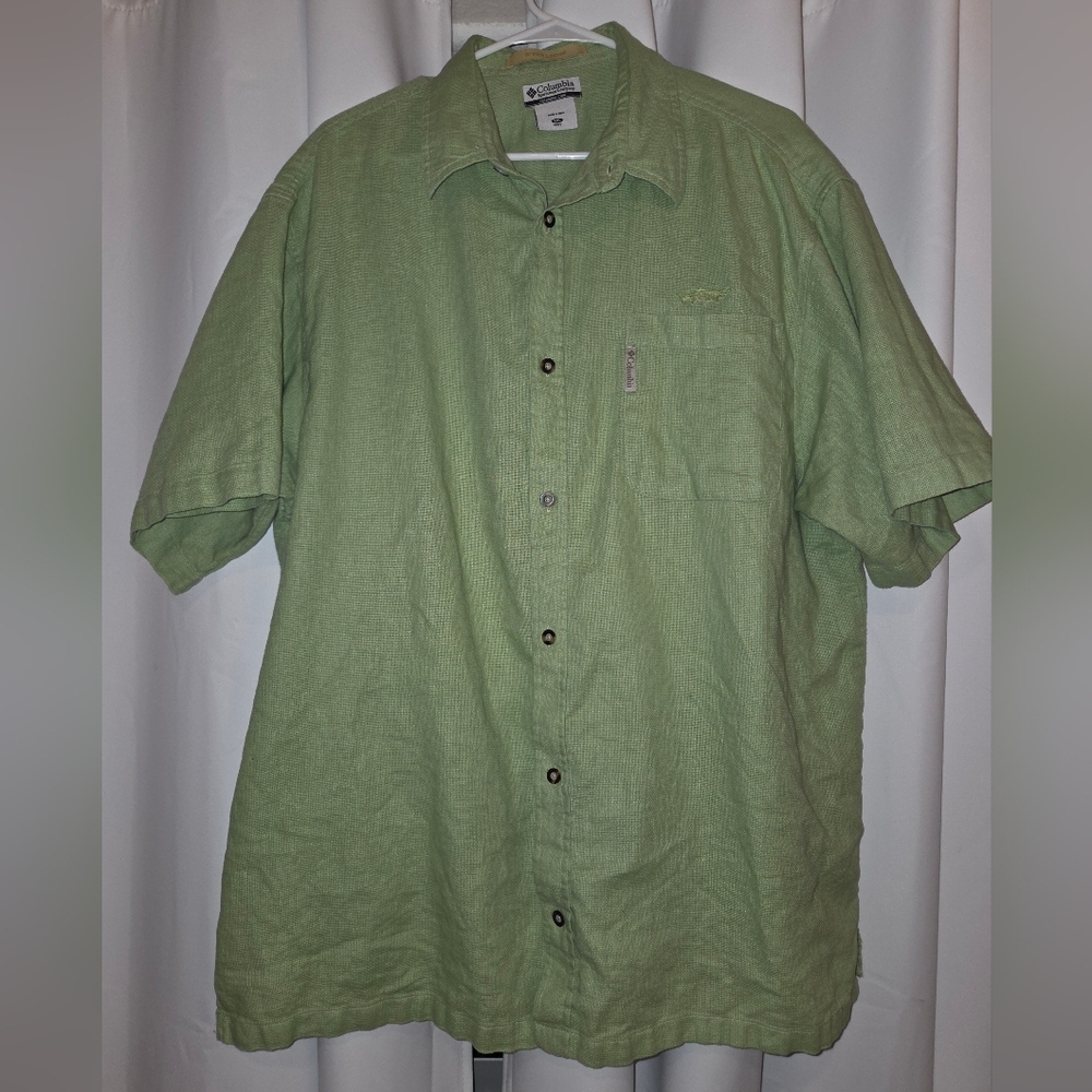 Columbia Men's Light Green Casual Button Down Shirt